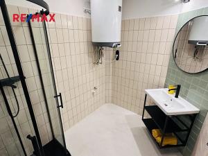 Pronájem bytu 1+kk, Praha - Holešovice, Veverkova, 36 m2