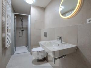 Pronájem bytu 2+kk, Praha - Hostavice, Českobrodská, 54 m2