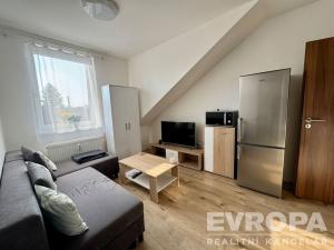 Pronájem bytu 2+kk, Plzeň - Jižní Předměstí, Politických vězňů, 38 m2