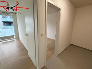 Pronájem bytu 2+kk, Praha, Čakovická, 42 m2