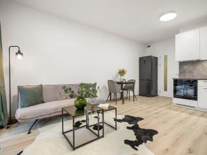 Pronájem bytu 1+kk, Praha - Hloubětín, Poděbradská, 33 m2