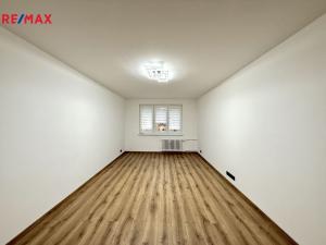 Pronájem bytu 2+1, Karlovy Vary, Krymská, 56 m2