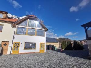 Pronájem bytu 2+kk, Sušice, nábřeží Karla Houry, 60 m2