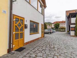Pronájem bytu 2+kk, Sušice, nábřeží Karla Houry, 60 m2