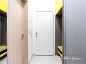Pronájem bytu 1+kk, Praha - Stodůlky, Klausova, 36 m2