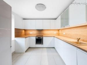 Pronájem rodinného domu, Průhonice, 350 m2