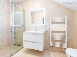 Pronájem rodinného domu, Průhonice, 300 m2