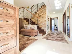 Pronájem rodinného domu, Králův Dvůr, Na Lucberku, 270 m2