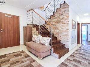 Pronájem rodinného domu, Králův Dvůr, Na Lucberku, 270 m2