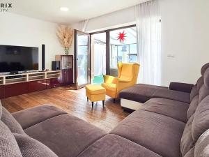 Pronájem rodinného domu, Králův Dvůr, Na Lucberku, 270 m2