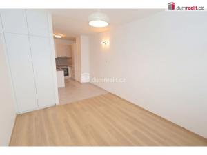 Pronájem bytu 2+kk, Praha - Kamýk, Pšenčíkova, 43 m2