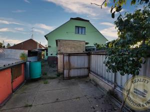 Prodej rodinného domu, Černuc, 240 m2