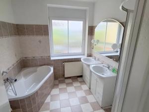 Pronájem bytu 4+1, Praha - Řepy, Čistovická, 190 m2