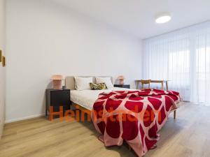 Pronájem bytu 2+kk, Praha - Holešovice, U Pergamenky, 54 m2