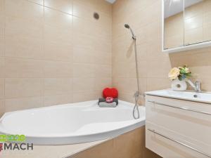Prodej bytu 3+1, Uherské Hradiště, Na Rybníku, 74 m2
