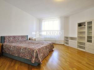 Pronájem bytu 4+1, Praha, Na okraji, 130 m2