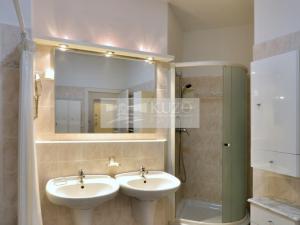 Pronájem bytu 4+1, Praha, Na okraji, 130 m2