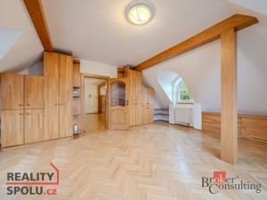 Pronájem vily, Dolní Břežany, V Zahradách, 369 m2