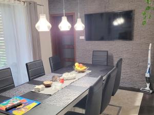 Prodej rodinného domu, Neumětely, V Chaloupkách, 348 m2