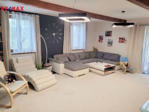 Prodej rodinného domu, Neumětely, V Chaloupkách, 348 m2