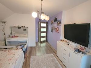 Prodej rodinného domu, Neumětely, V Chaloupkách, 348 m2