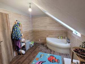 Prodej rodinného domu, Neumětely, V Chaloupkách, 348 m2