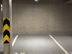 Pronájem garážového stání, Praha - Troja, Pod Hrachovkou, 16 m2