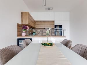 Pronájem bytu 2+kk, Praha - Hostivař, U hostivařského nádraží, 59 m2