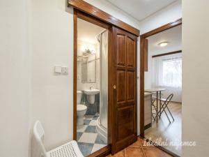 Pronájem bytu 1+kk, Praha - Řepy, Vondroušova, 21 m2