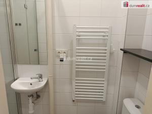 Pronájem bytu 1+kk, Praha - Vršovice, Novgorodská, 30 m2