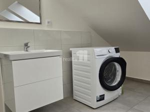 Pronájem bytu 2+kk, Praha - Bubeneč, Korunovační, 40 m2