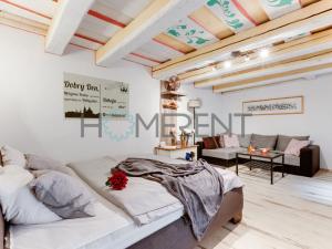 Pronájem bytu 1+1, Praha - Malá Strana, Malostranské náměstí, 31 m2