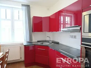 Prodej bytu 2+1, Nový Bor, Palackého náměstí, 66 m2