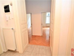 Pronájem bytu 3+1, Praha - Nové Město, V tůních, 80 m2