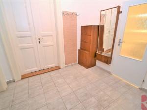 Pronájem bytu 3+1, Praha - Nové Město, V tůních, 80 m2