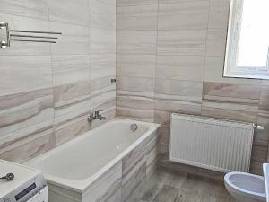 Pronájem bytu 3+1, Praha - Nové Město, V tůních, 80 m2