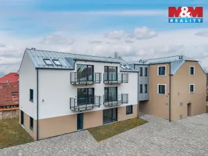 Prodej bytu 4+kk, Praha - Holyně, náměstí Pod lípou, 128 m2