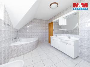 Prodej rodinného domu, Hradčany, Luční, 377 m2