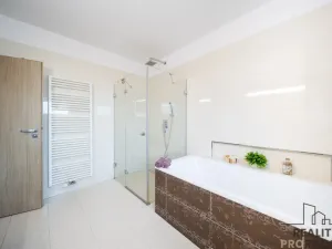 Prodej rodinného domu, Srubec, Slunečná, 230 m2