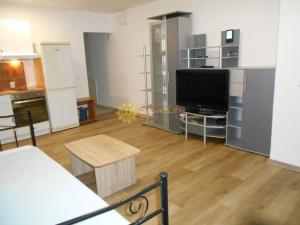 Pronájem bytu 1+kk, Hradec Králové - Svobodné Dvory, Bohdanečská, 25 m2