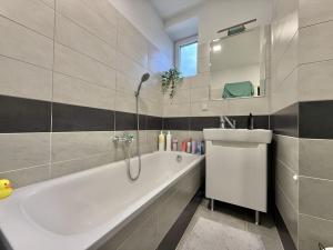 Pronájem bytu 2+1, Krnov - Pod Cvilínem, Fűgnerova, 65 m2