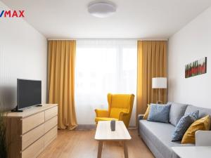 Prodej bytu 2+kk, Trmice, Nerudova, 41 m2