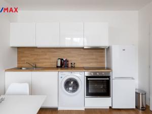 Prodej bytu 2+kk, Trmice, Nerudova, 41 m2