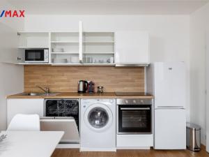 Prodej bytu 2+kk, Trmice, Nerudova, 41 m2