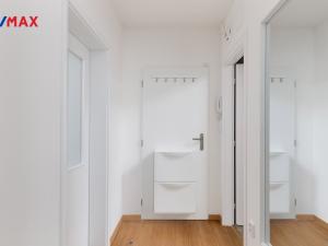 Prodej bytu 2+kk, Trmice, Nerudova, 41 m2