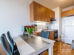 Pronájem bytu 2+kk, Praha - Řepy, Skuteckého, 52 m2