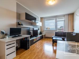 Pronájem bytu 2+kk, Praha - Řepy, Skuteckého, 52 m2