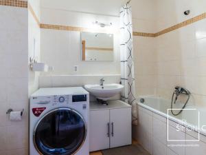 Pronájem bytu 2+kk, Praha - Řepy, Skuteckého, 52 m2