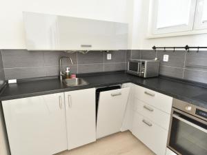 Pronájem bytu 1+kk, Praha - Krč, Obětí 6. května, 40 m2