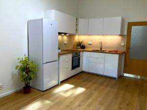 Pronájem bytu 2+kk, Praha - Vršovice, Bulharská, 45 m2